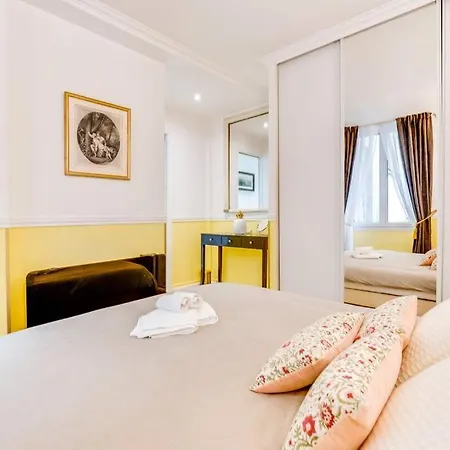 Montorgueil - Hyper Centre - Chatelet 3min Париж